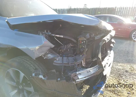 2024 Honda Pilot Touring z USA, uszkodzony, nr VIN 5FNYG1H76RB033685